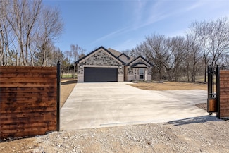 178 Farm-To-market 371, Callisburg, TX 76240