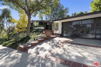 8670 Allenwood Rd, Los Angeles, CA 90046
