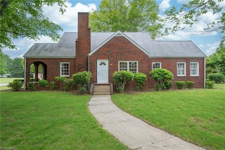104 N Madison St, Yadkinville, NC 27055