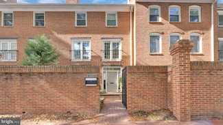 1032 N Randolph St, Arlington, VA 22201