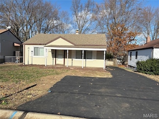 43 Connolly Dr, Saint Louis, MO 63135