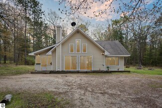 1553 Hunt Club Ln, Cheboygan, MI 49721