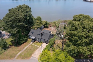 1943 Sycamore Ln, Norfolk, VA 23523