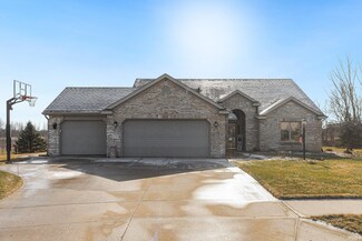 406 S Pumpkin Ridge Ct, Columbia City, IN 46725