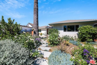5651 Mammoth Ave, Van Nuys, CA 91401