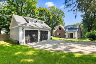 418 Mystic St, Arlington, MA 02474