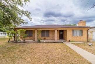 807 Guadalajara Dr, Eagle Pass, TX 78852