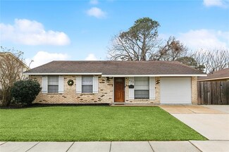 424 Willowbrook Dr, Gretna, LA 70056