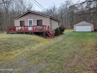 133 Lake View Cir, Hawley, PA 18428