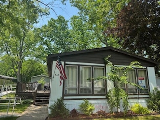 583 S Macintosh Ln, Muskegon, MI 49442