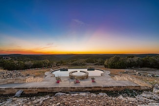 112 Mountain Laurel Ln, Pipe Creek, TX 78063