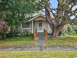 525 E 9th St, Port Angeles, WA 98362