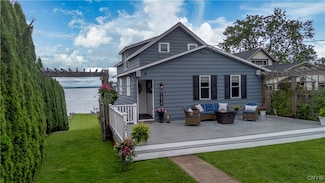 7215 Lakeshore Rd, Cicero, NY 13039