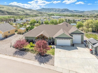 120 S Riverside Dr, Horseshoe Bend, ID 83629