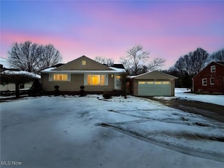 6290 Crossview Rd, Seven Hills, OH 44131
