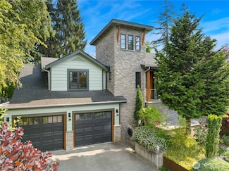 9615 NE 26th St, Clyde Hill, WA 98004