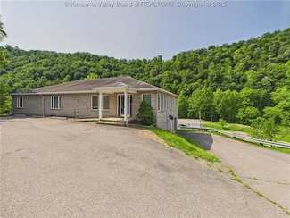 319 Main St, Clay, WV 25043