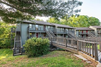 9213 S Pointe Retreat Dr Unit 28, Bloomington, IN 47401