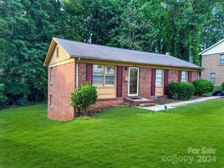 1332 Plumstead Rd, Charlotte, NC 28216