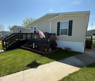1003 Pebble Creek Ct, Mount Pleasant, MI 48858