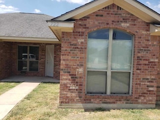712 Sharp St, Franklin, TX 77856