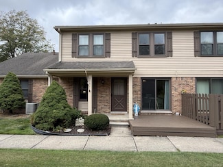 8751 Forest Ct, Warren, MI 48093