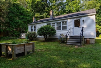 16 Smith St, Bristol, RI 02809