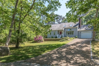16 Majors Cove Ln, Edgartown, MA 02539