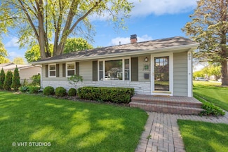 605 S Stewart Ave, Libertyville, IL 60048
