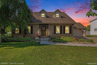 813 Birchwood Dr, Flushing, MI 48433