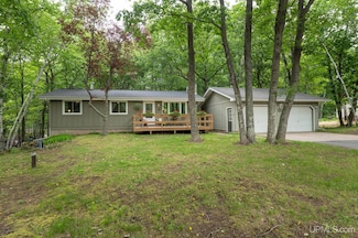 39 Southfork Rd, Marquette, MI 49855