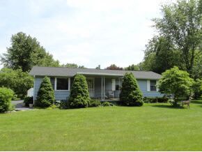 5834 S Deere Run Dr, Knox, IN 46534