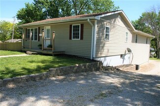 912 E 3rd St, Cameron, MO 64429