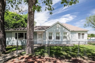 518 Walnut St, Leavenworth, KS 66048