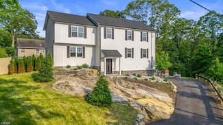 13 Williams Trail, Hopatcong, NJ 07843