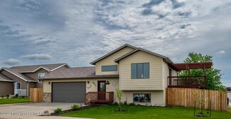 908 16th Ave E, Dickinson, ND 58601