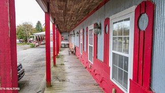 390 Cherohala Skyway, Tellico Plains, TN 37385