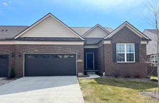 55658 Oak Pointe Dr, Shelby Township, MI 48315
