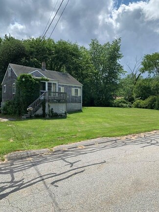 14 Clifford Ave, Swansea, MA 02777