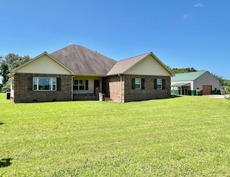 4700 White Dr, Batesville, AR 72501