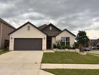 400 Kirkham Dr, Fort Worth, TX 76131