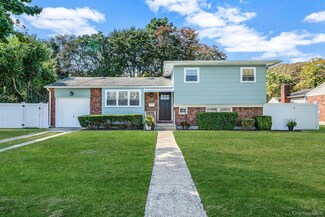 172 W 24th St, Deer Park, NY 11729
