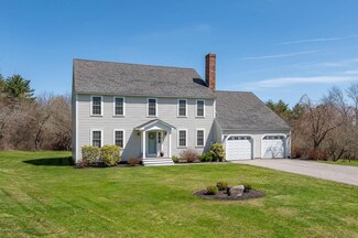 13 Barker Rd, Stratham, NH 03885