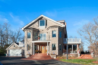 300 N Bradley Rd, Lake Forest, IL 60045