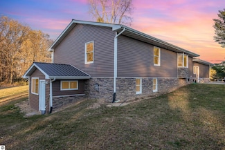 330 W Broomfield Rd, Mount Pleasant, MI 48858