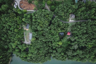 14 Lake Woods Dr, Bronston, KY 42518