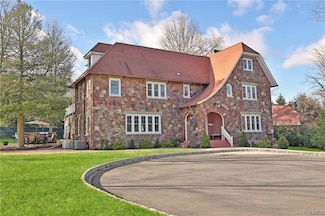 245 E Townline Rd, West Nyack, NY 10994