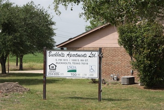 1000 S 8th St, Buckholts, TX 76518