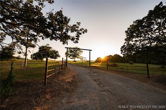 15875 New Lake Rd, Henryetta, OK 74437