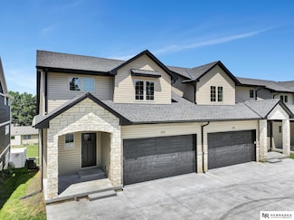 319 S 55th St, Lincoln, NE 68510